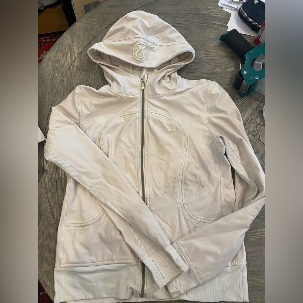 Lululemon rain on a train Jacket size 8 angel wing - Picture 2 of 6